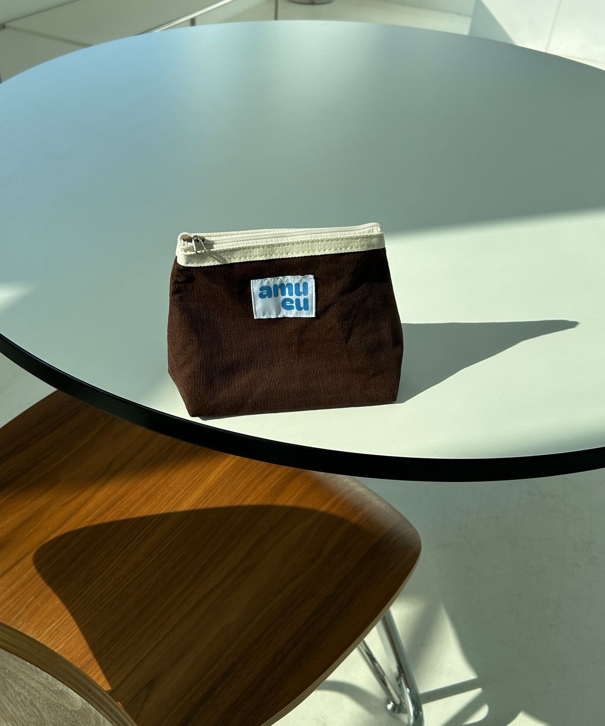 아무이유(AMUEU) 코듀로이 코코 브라운 파우치 CORDUROY COCO BROWN POUCH M/L
