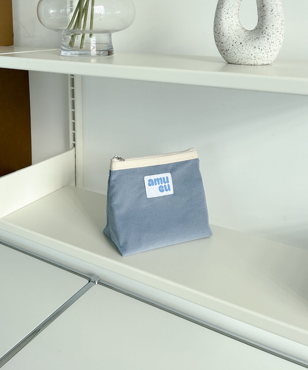 아무이유(AMUEU) 코듀로이 스노우 블루 파우치 CORDUROY SNOW BLUE POUCH M/L