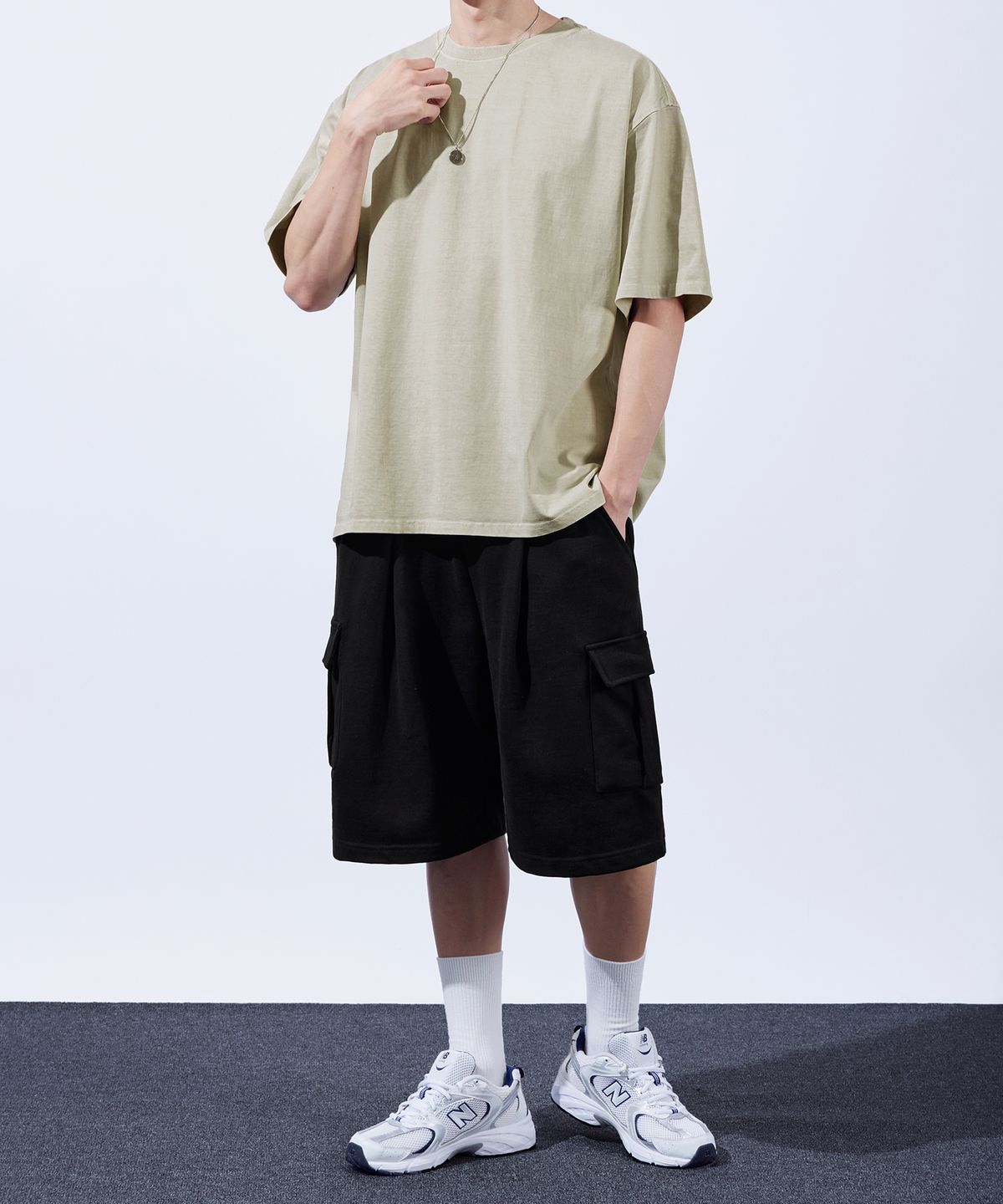 탑보이(TOPBOY) 헤비듀티 원턱 카고 트레이닝 반바지 블랙