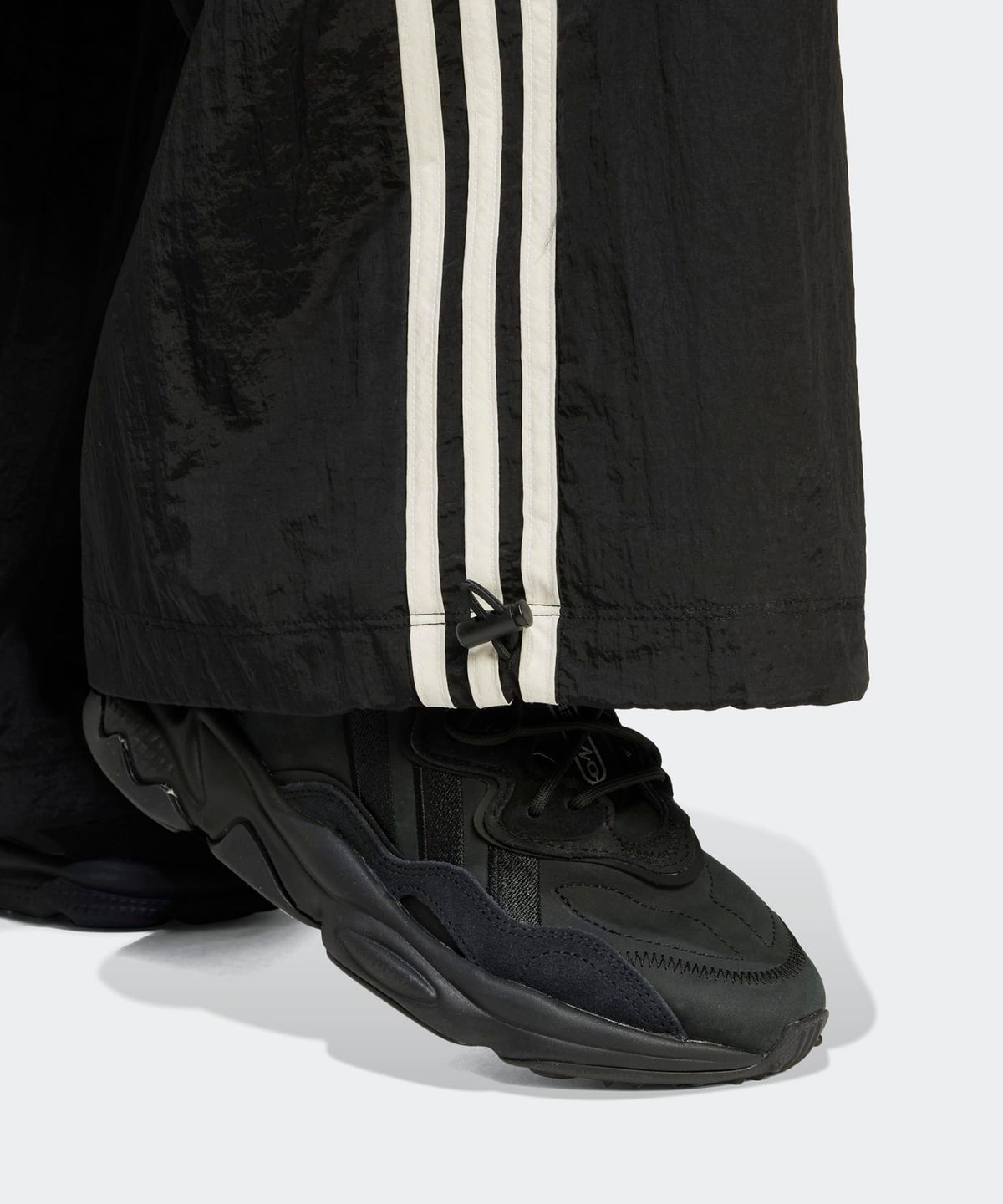 아디다스(ADIDAS) 애틀랜타 커트라인 트랙 팬츠 - 블랙 / IW5509
