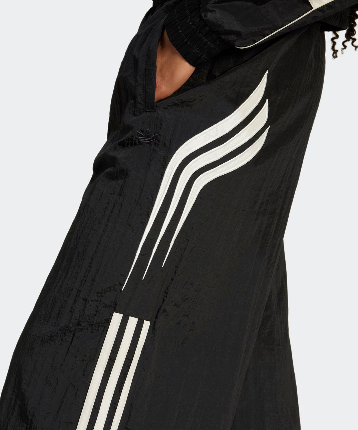 아디다스(ADIDAS) 애틀랜타 커트라인 트랙 팬츠 - 블랙 / IW5509