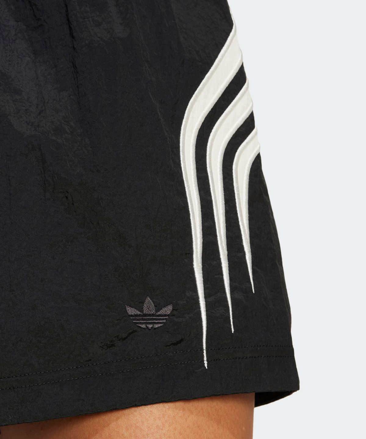 아디다스(ADIDAS) 애틀랜타 커트라인 숏 팬츠 - 블랙 /IW5505
