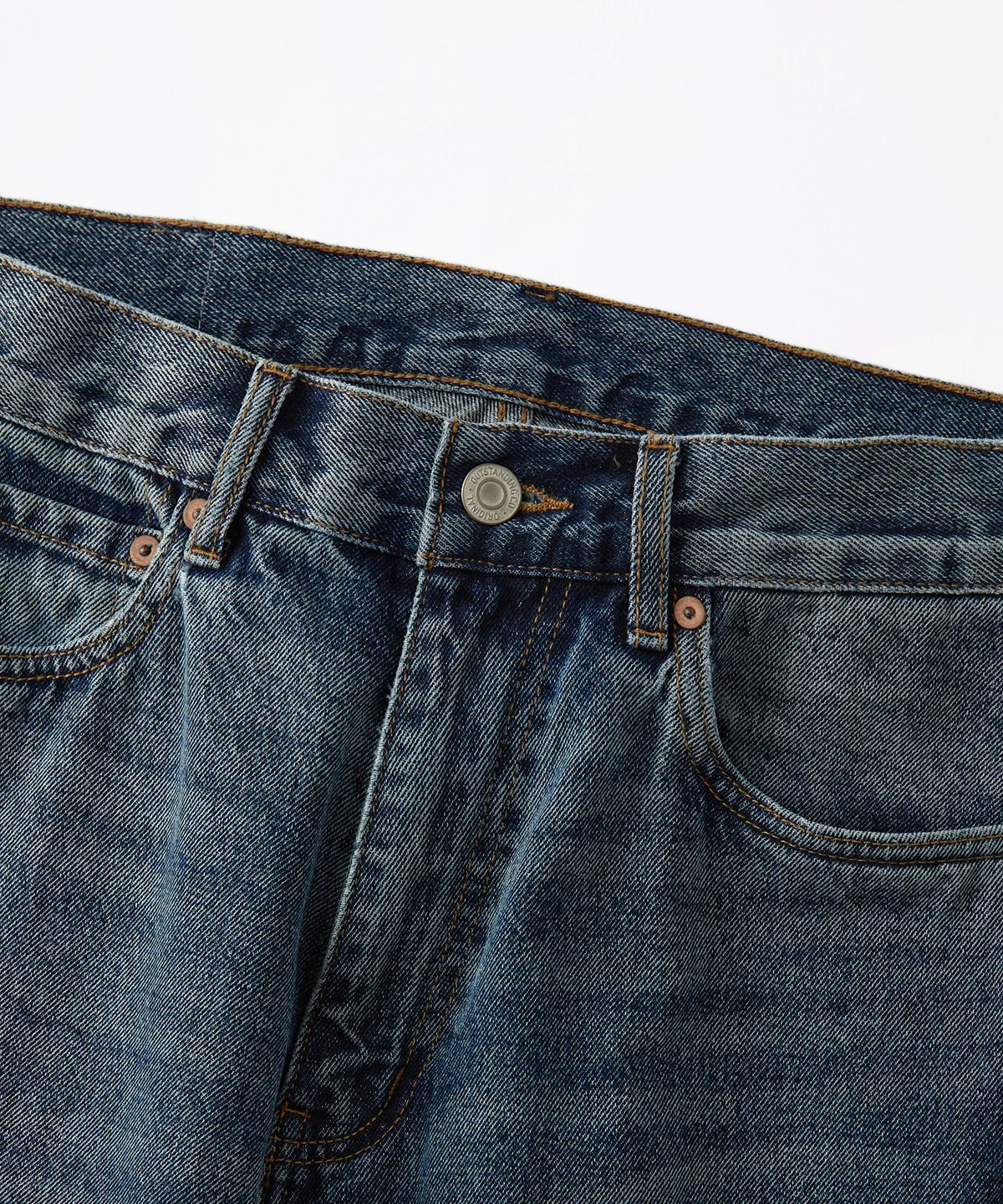 아웃스탠딩(OUTSTANDING) TAPERED LOOSE FIT DENIM PANTS_L.BLUE