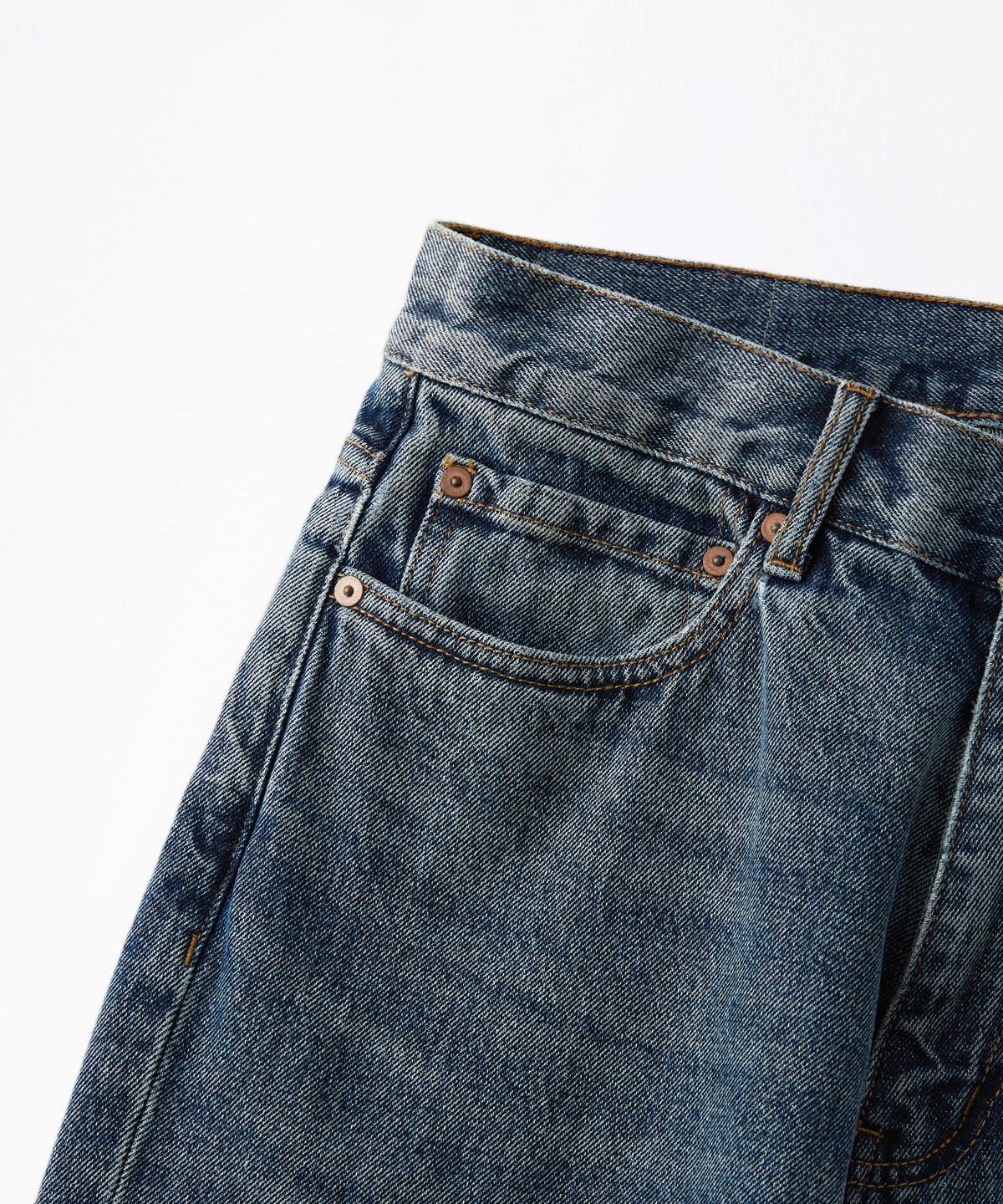 아웃스탠딩(OUTSTANDING) TAPERED LOOSE FIT DENIM PANTS_L.BLUE