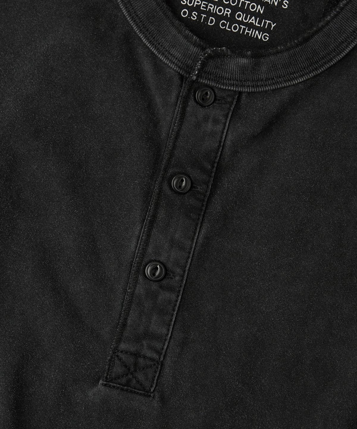 아웃스탠딩(OUTSTANDING) HENLEY NECK LONG SLEEVE TEE_VINTAGE CHARCOAL