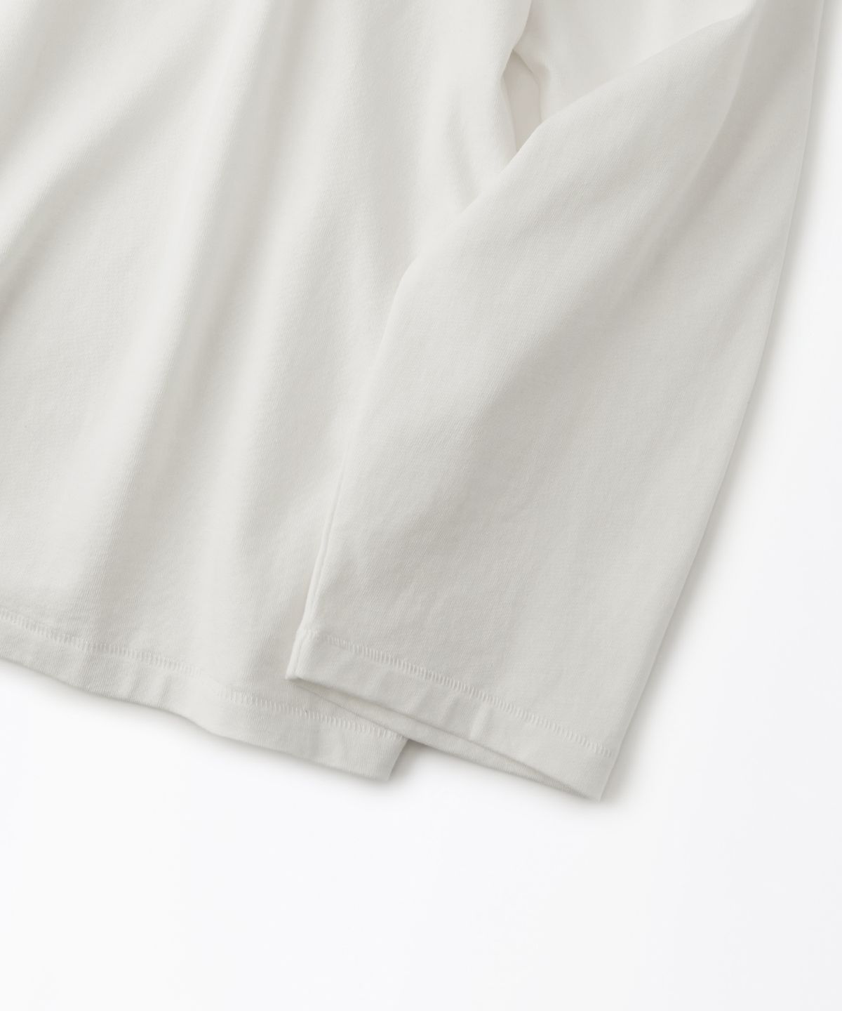 아웃스탠딩(OUTSTANDING) BASIC CREW NECK LONG SLEEVE TEE_OFF WHITE
