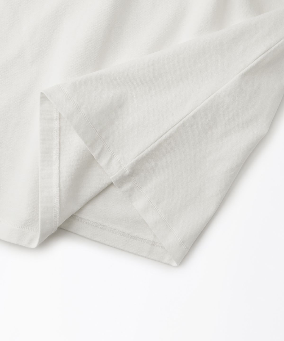 아웃스탠딩(OUTSTANDING) BASIC CREW NECK LONG SLEEVE TEE_OFF WHITE