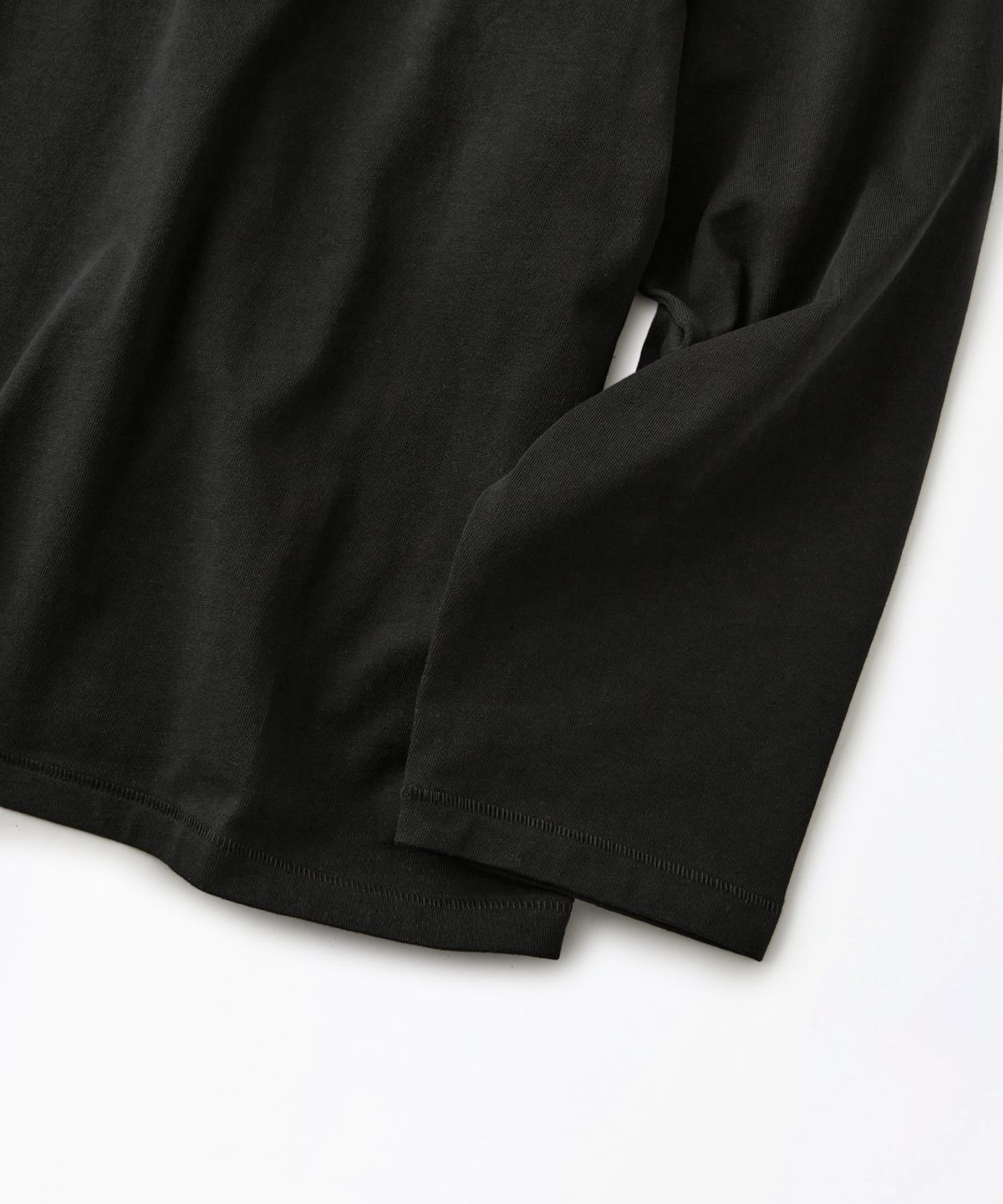 아웃스탠딩(OUTSTANDING) BASIC CREW NECK LONG SLEEVE TEE_BLACK