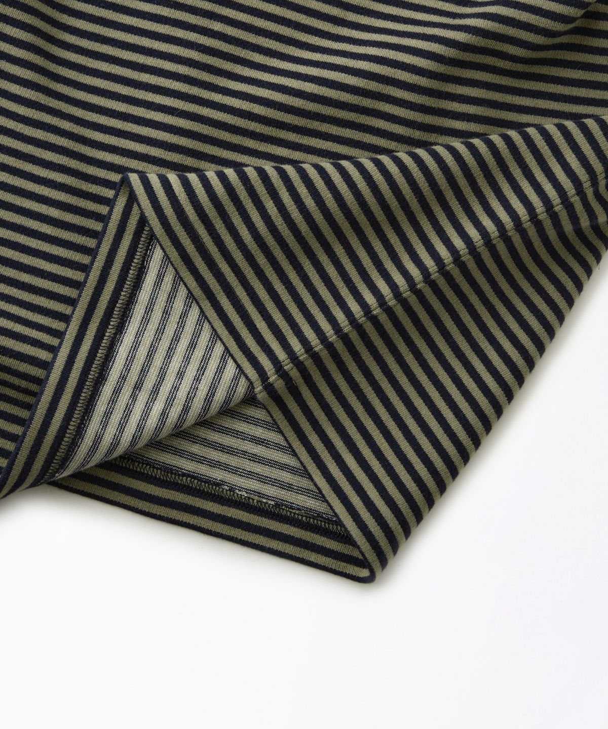 아웃스탠딩(OUTSTANDING) STRIPE CREW NECK LONG SLEEVE TEE_OLIVE/NAVY