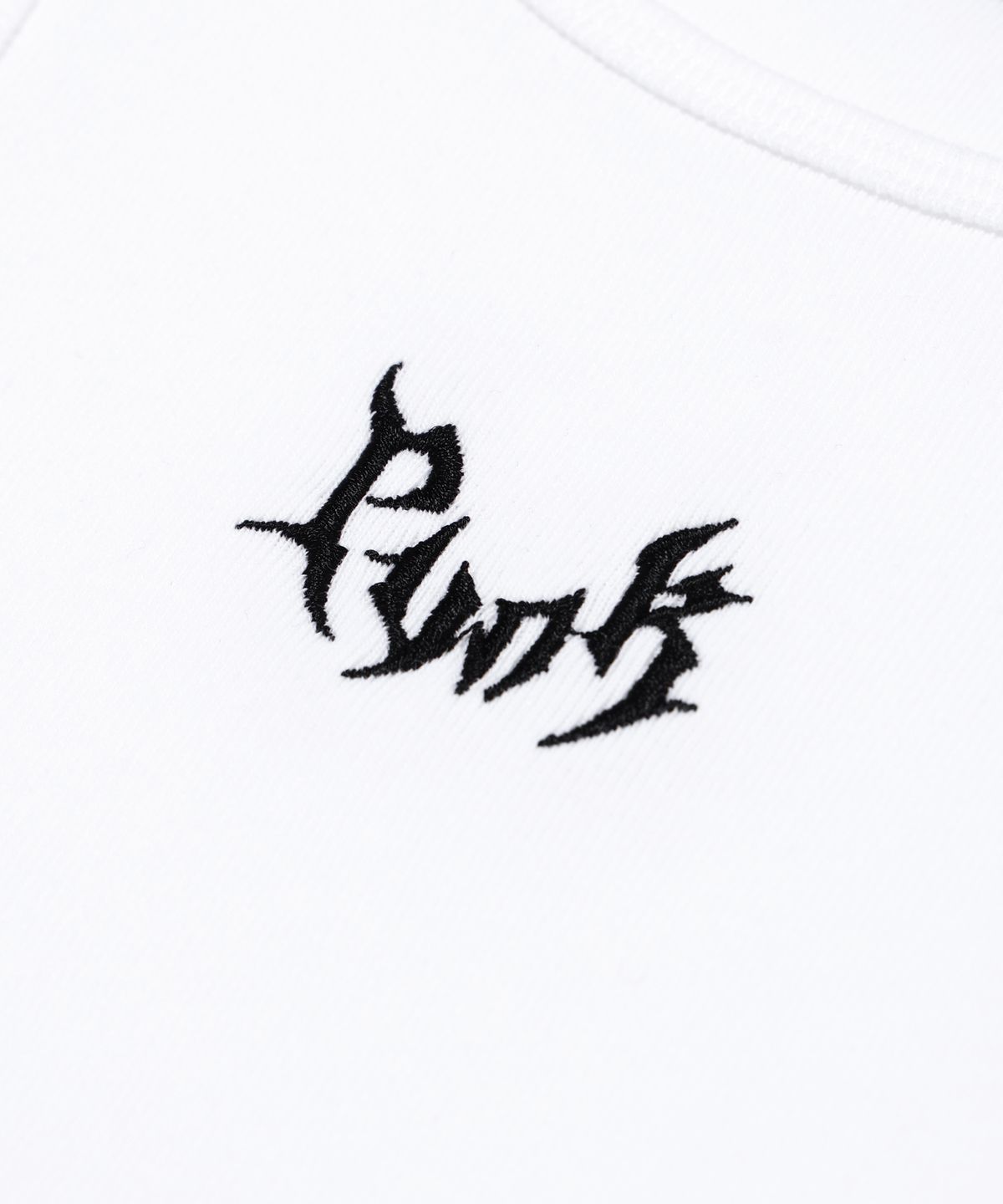 낙원펑크(KNOCKONEPUNK) 트라이벌 로고 자수 민소매 탑 [화이트]