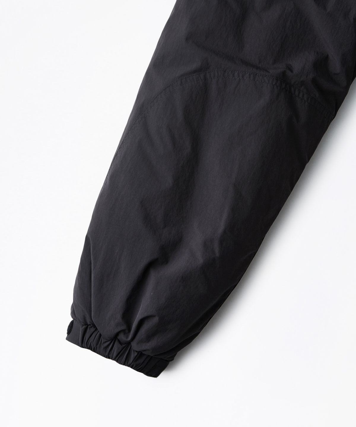 아웃스탠딩(OUTSTANDING) PRIMALOFT LEVEL 7 SHORT PARKA_BLACK