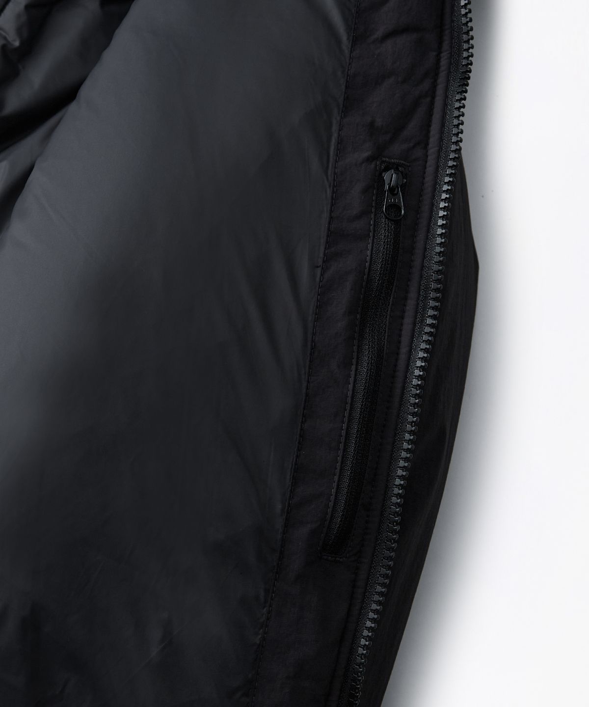 아웃스탠딩(OUTSTANDING) PRIMALOFT LEVEL 7 SHORT PARKA_BLACK