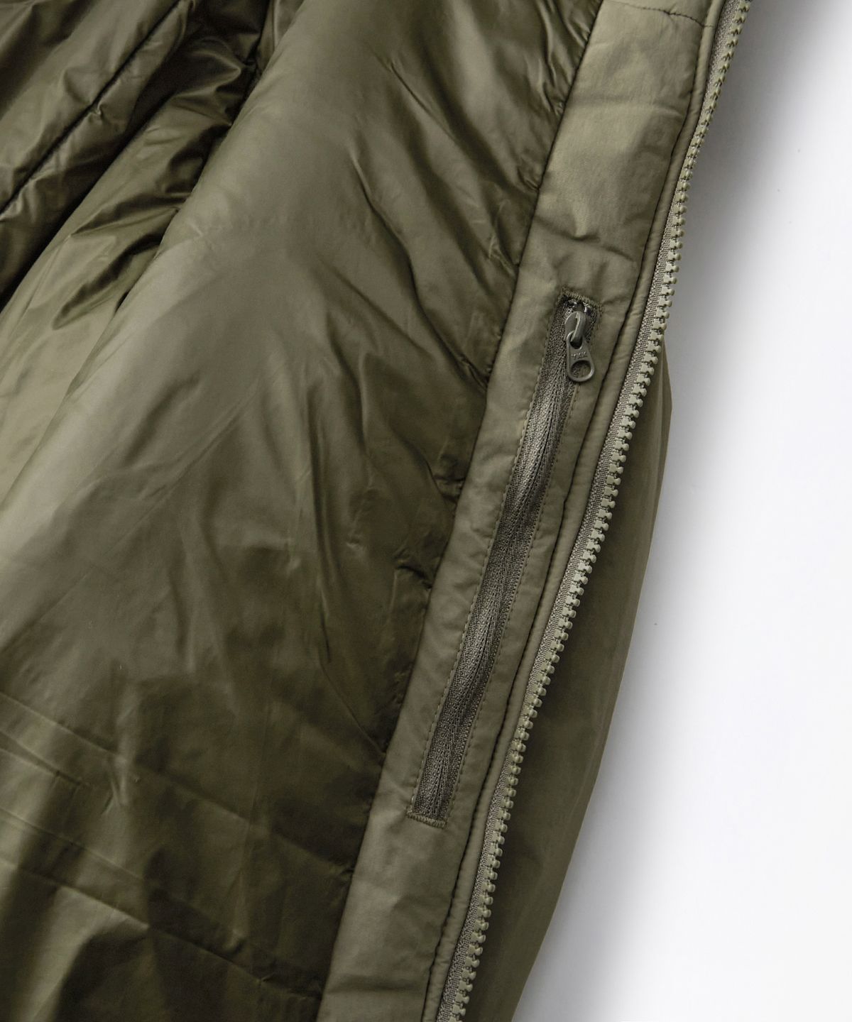 아웃스탠딩(OUTSTANDING) PRIMALOFT LEVEL 7 SHORT PARKA_SAGE GREEN