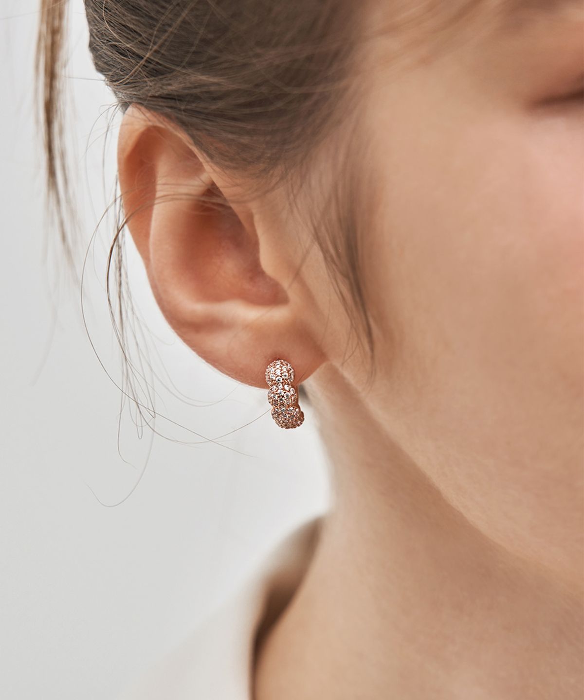 엘르주얼리(ELLEJEWELRY) 14K GF 볼드 스톤 원터치 귀걸이 ELGPEE521