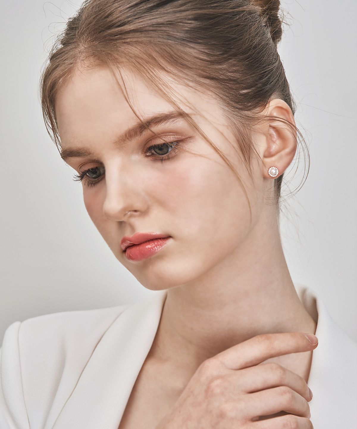엘르주얼리(ELLEJEWELRY) 심플 원형 진주 귀걸이 ELGPEE520