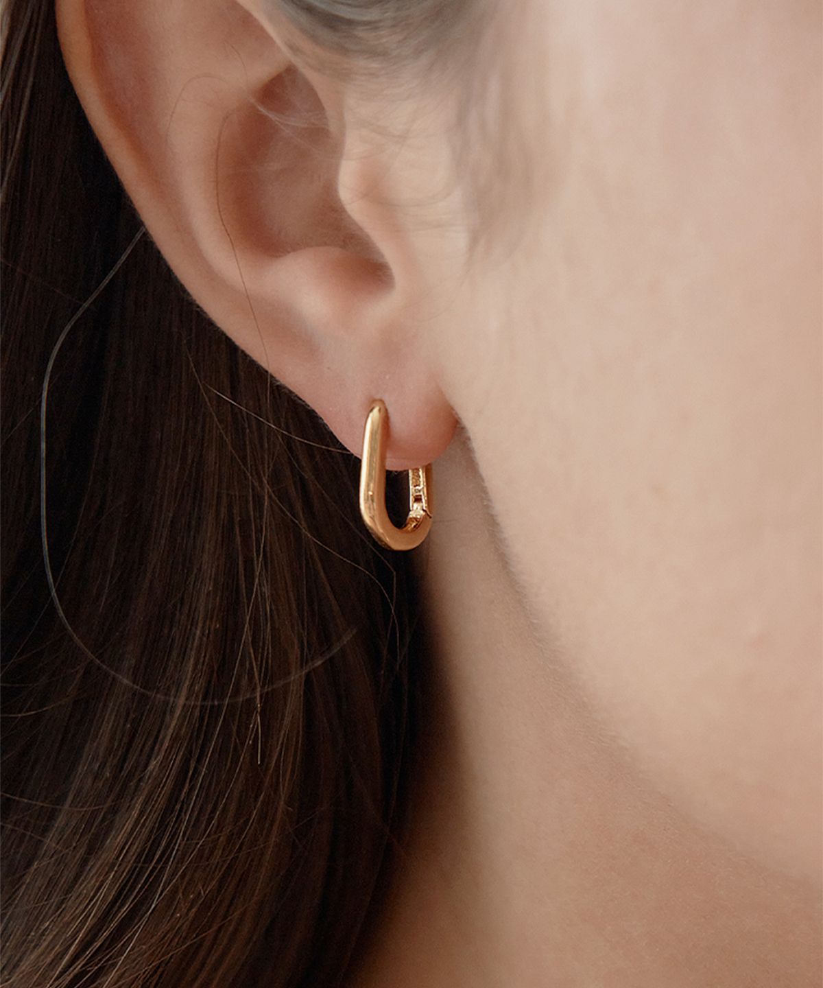 엘르주얼리(ELLEJEWELRY) 14K GF 슬림U 링 귀걸이 ELGPEE488