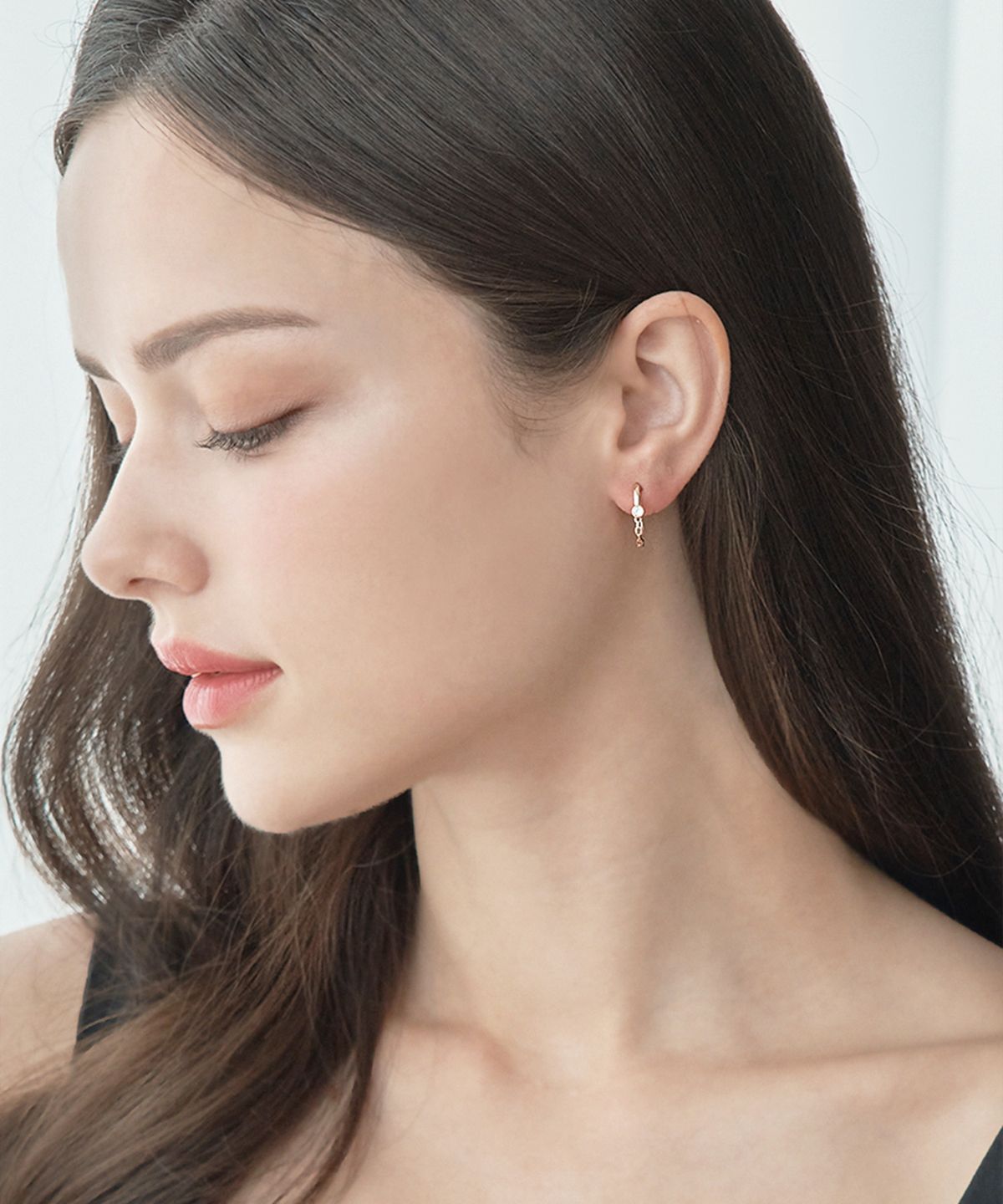 엘르주얼리(ELLEJEWELRY) 14K GF 하프 체인 원터치 귀걸이 ELGPEE497