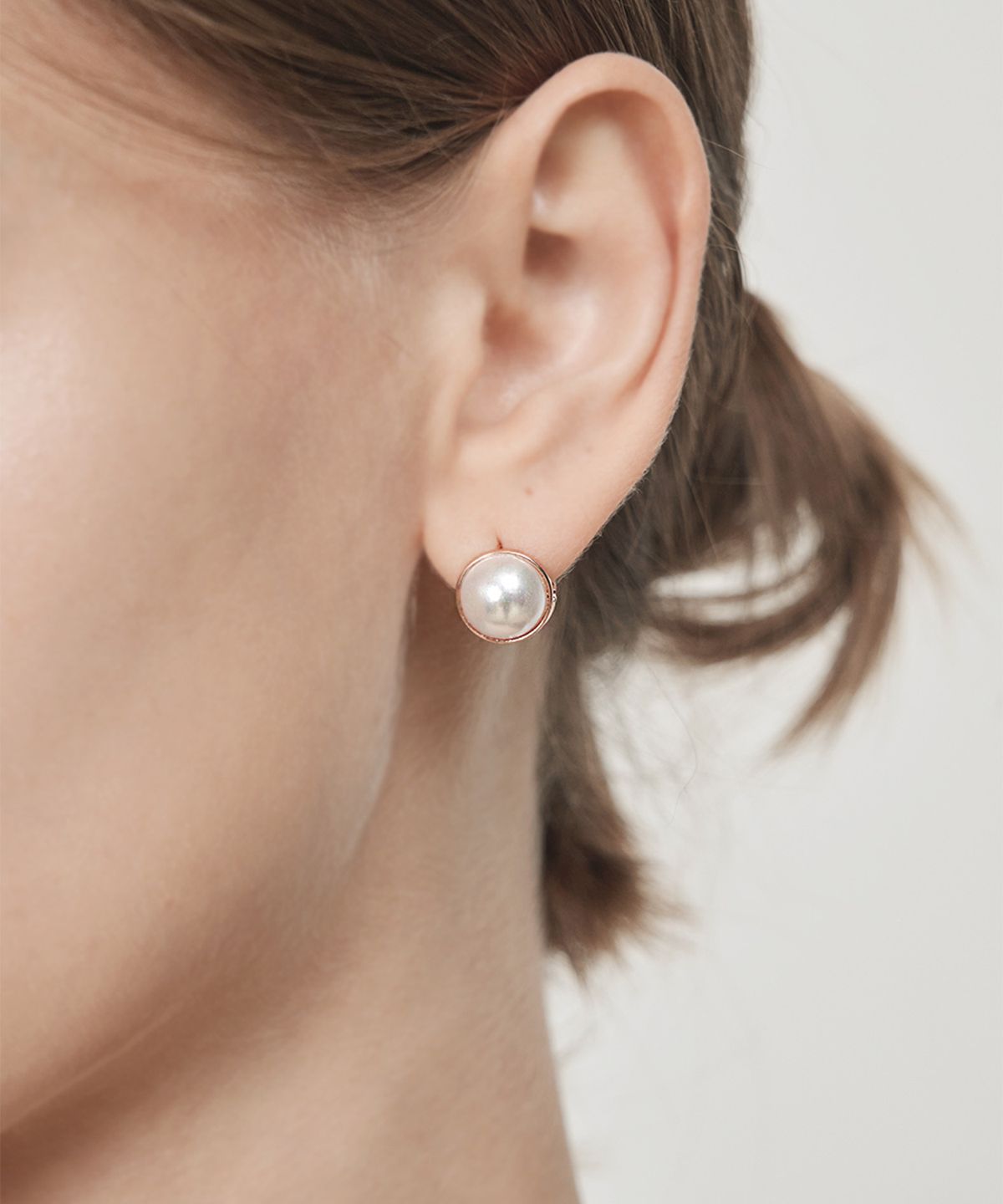 엘르주얼리(ELLEJEWELRY) 14K GF 진주 원터치 귀걸이 ELGPEE491