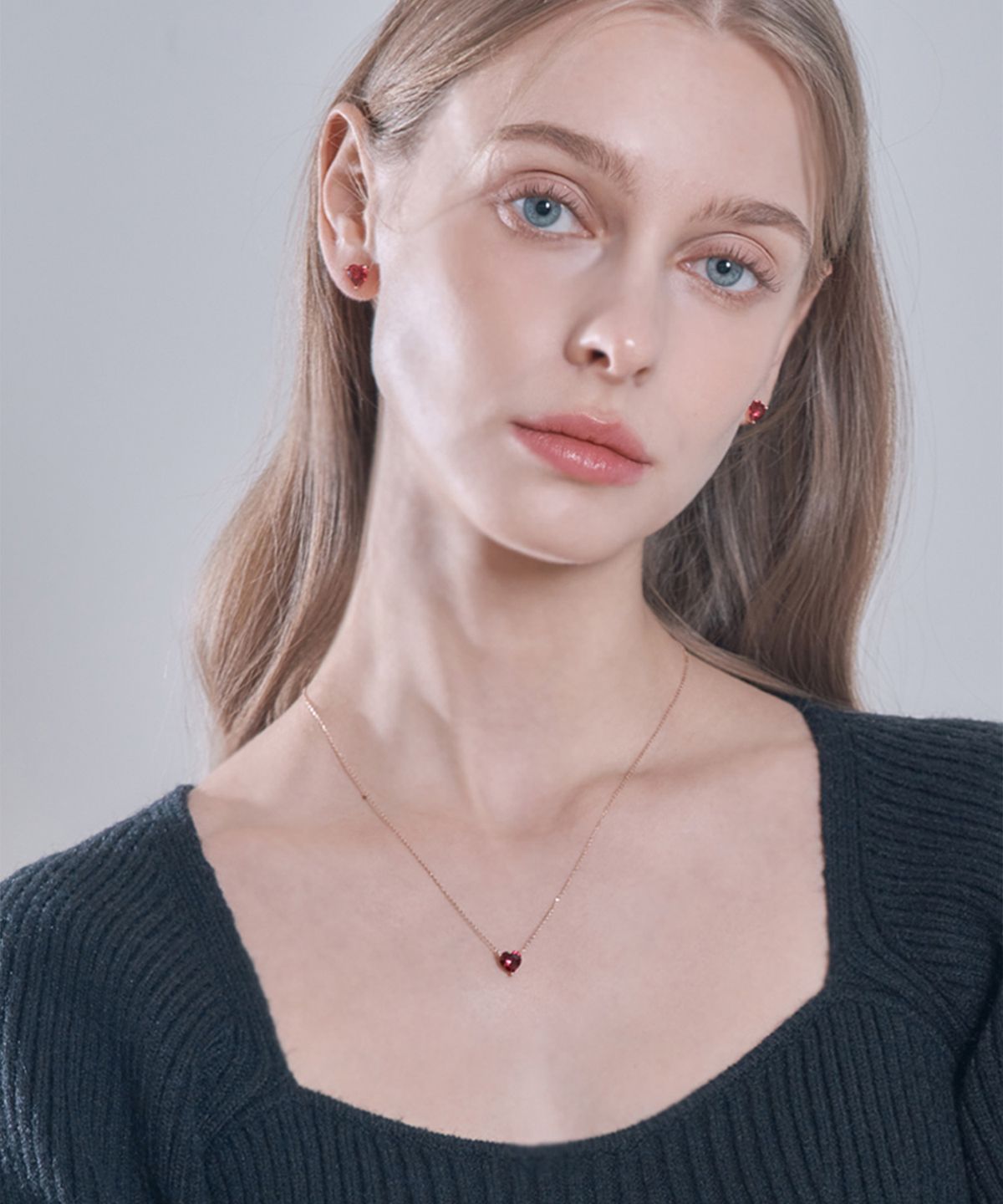 엘르주얼리(ELLEJEWELRY) 14K GF 루비 큐빅 하트 귀걸이 ELGPEE471