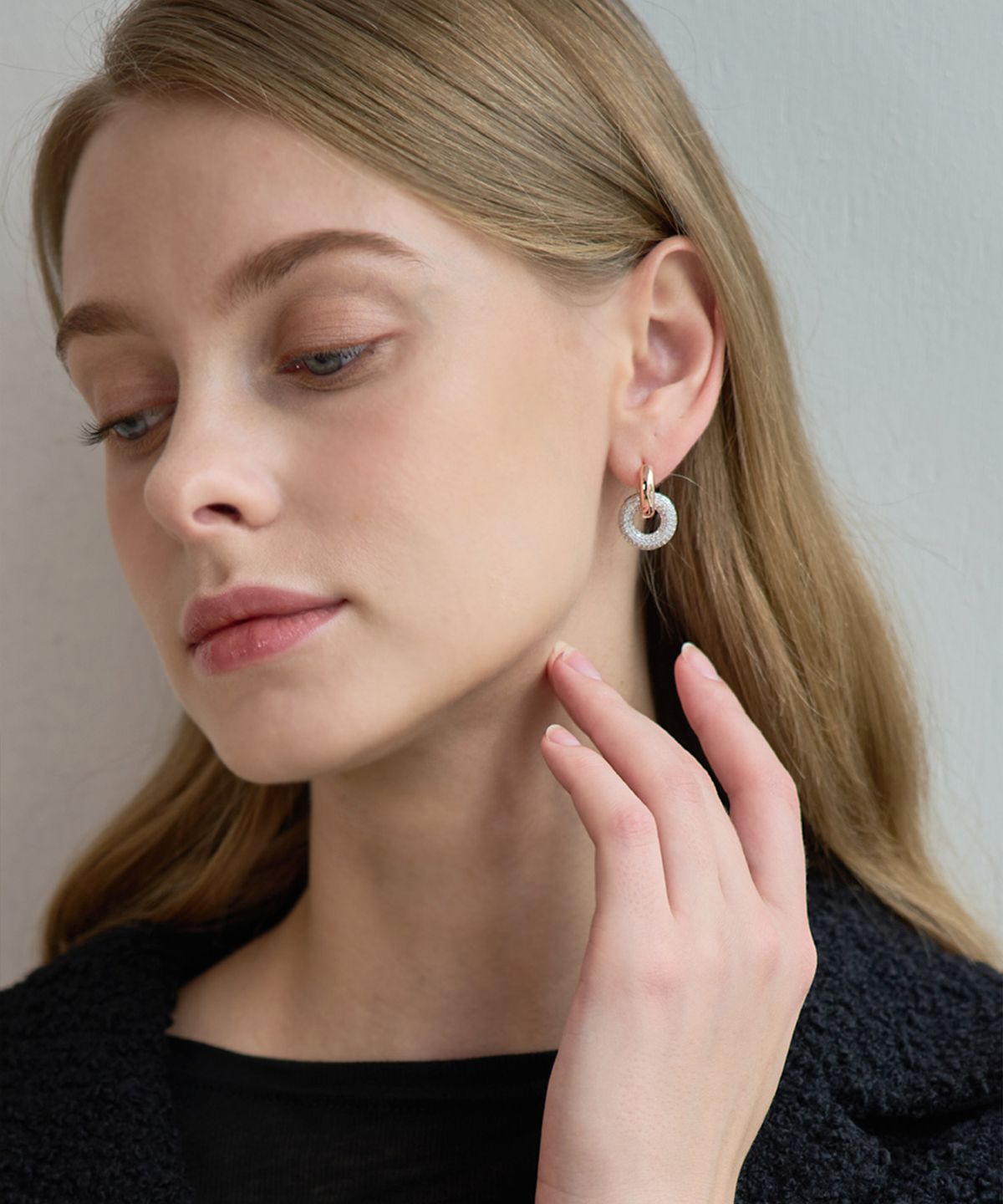 엘르주얼리(ELLEJEWELRY) 14K GF 무브 라운드 귀걸이 ELGPEE468