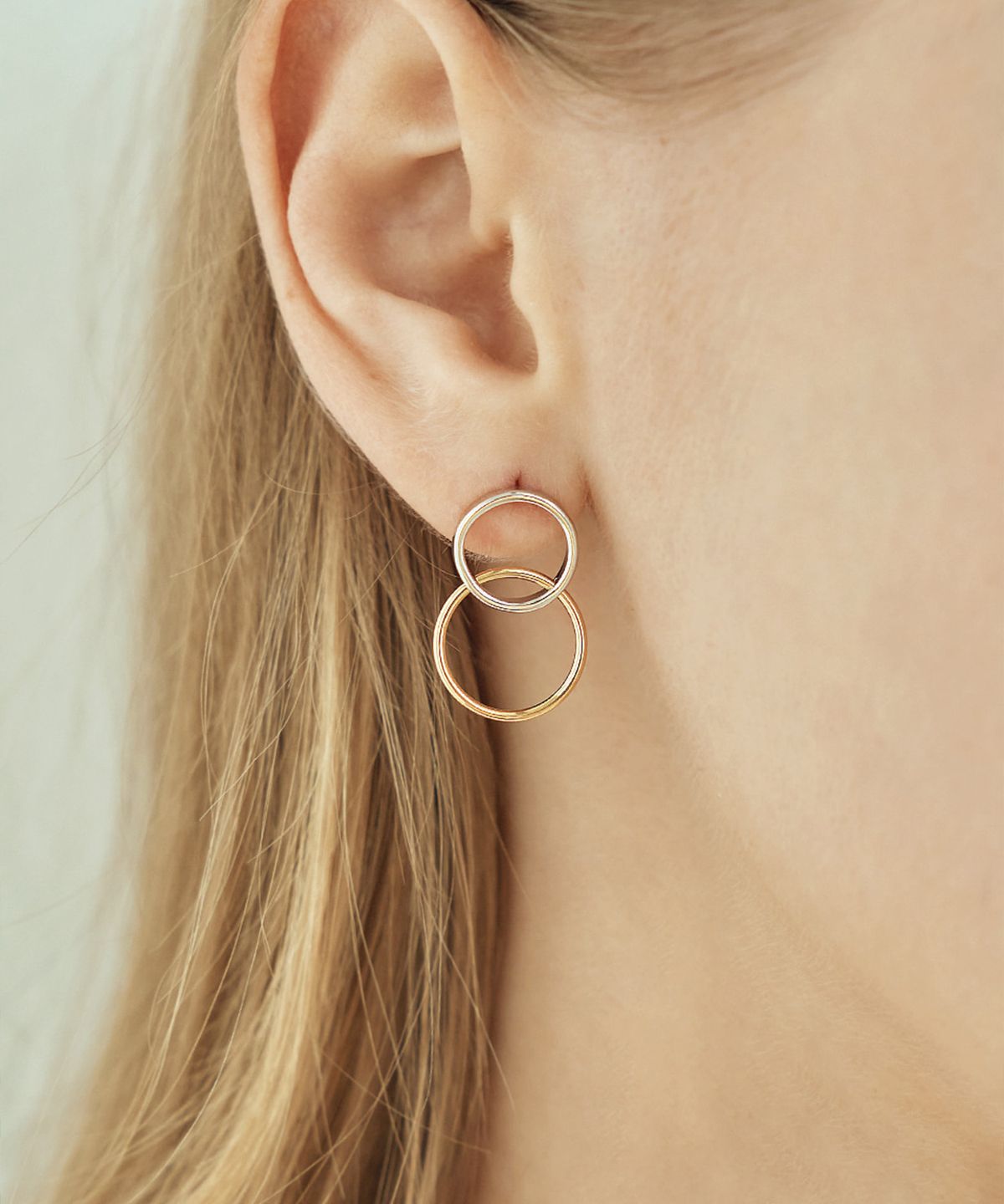 엘르주얼리(ELLEJEWELRY) Urban 14K GF 더블링 콤비 귀걸이 ELGPEE457