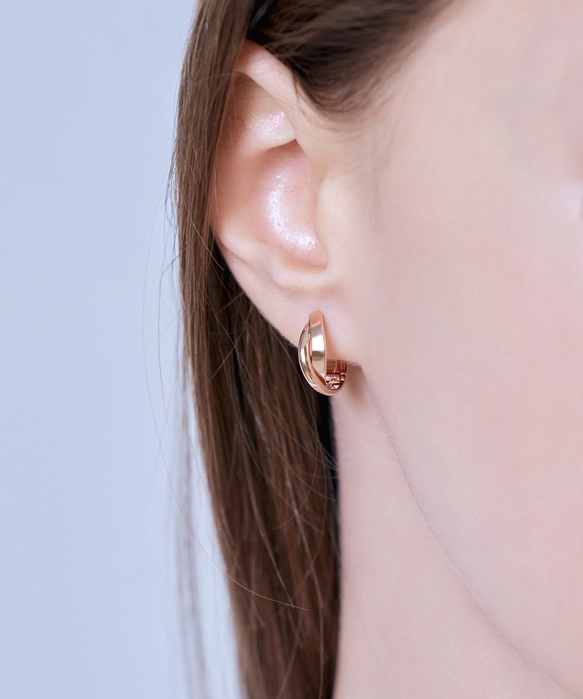 엘르주얼리(ELLEJEWELRY) 14K GF 웨이브 링 원터치 귀걸이 ELGPEE433