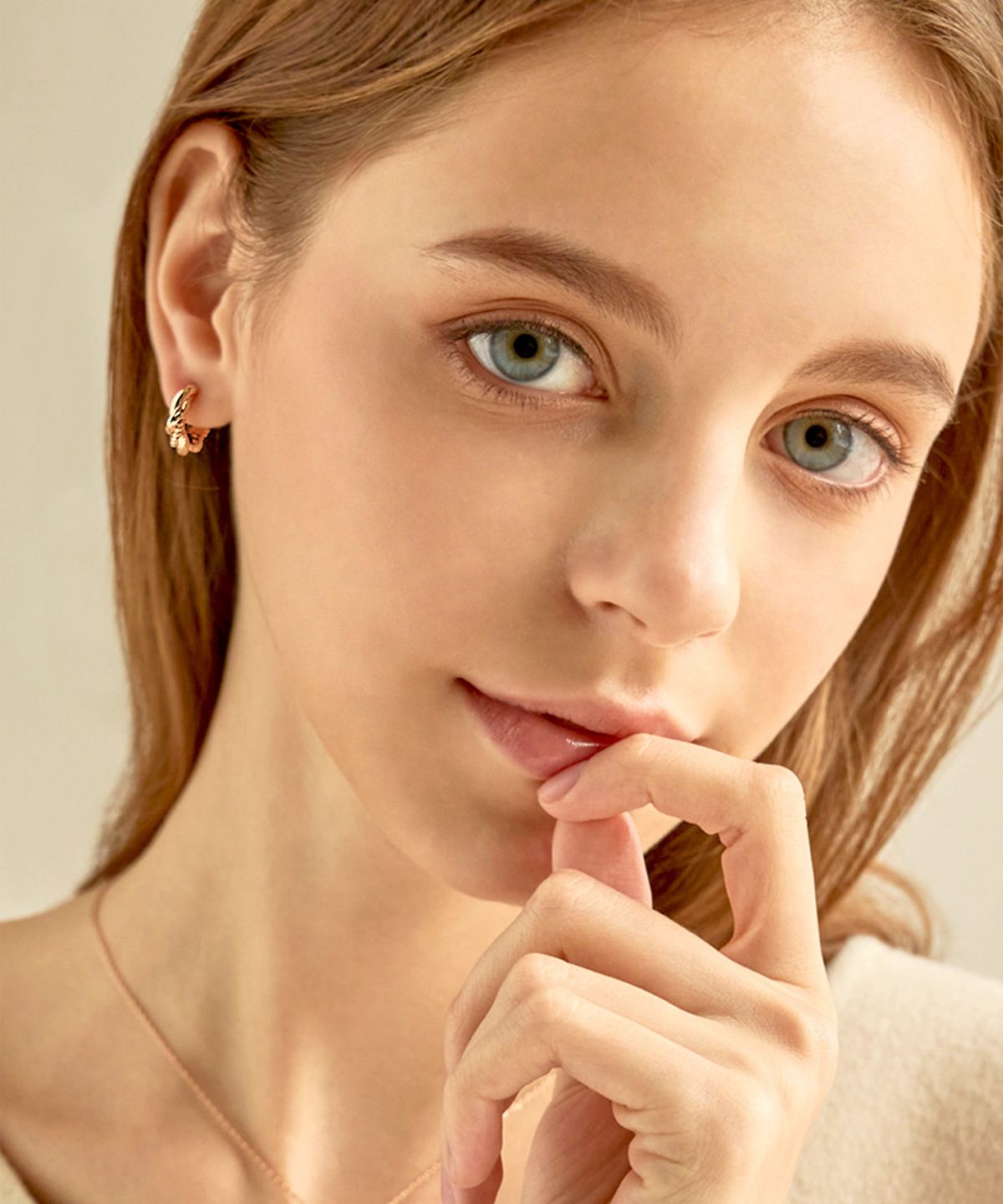 엘르주얼리(ELLEJEWELRY) 14K GF 꽈배기 원터치 귀걸이 ELGPEE403