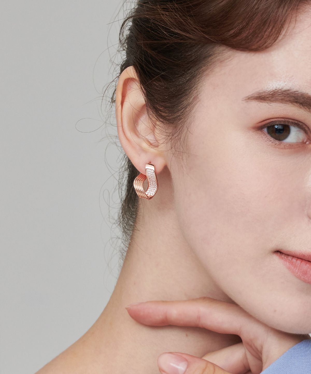 엘르주얼리(ELLEJEWELRY) 14K GF 볼드 사선라인 원터치 귀걸이 ELGPEE394