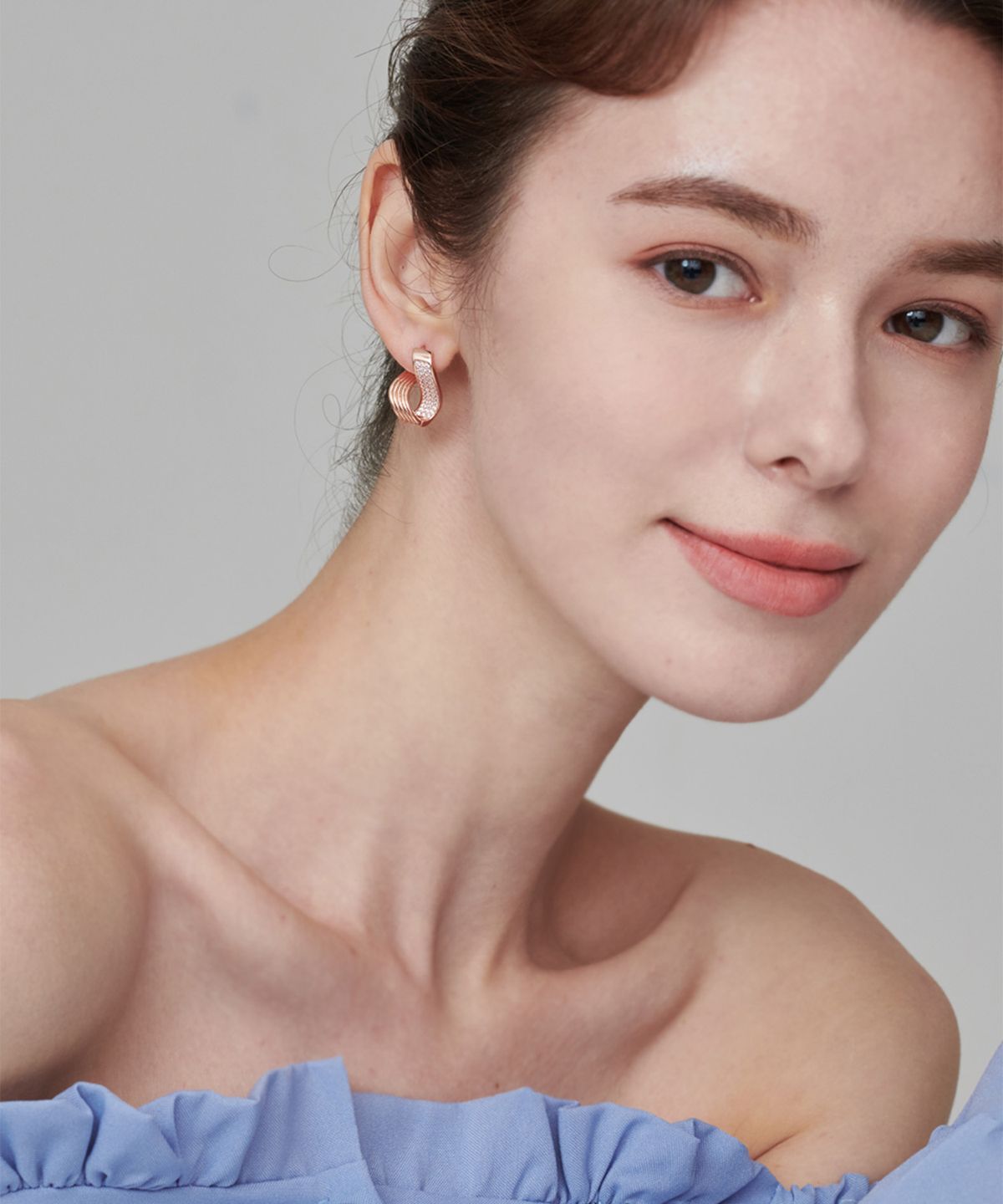 엘르주얼리(ELLEJEWELRY) 14K GF 볼드 사선라인 원터치 귀걸이 ELGPEE394