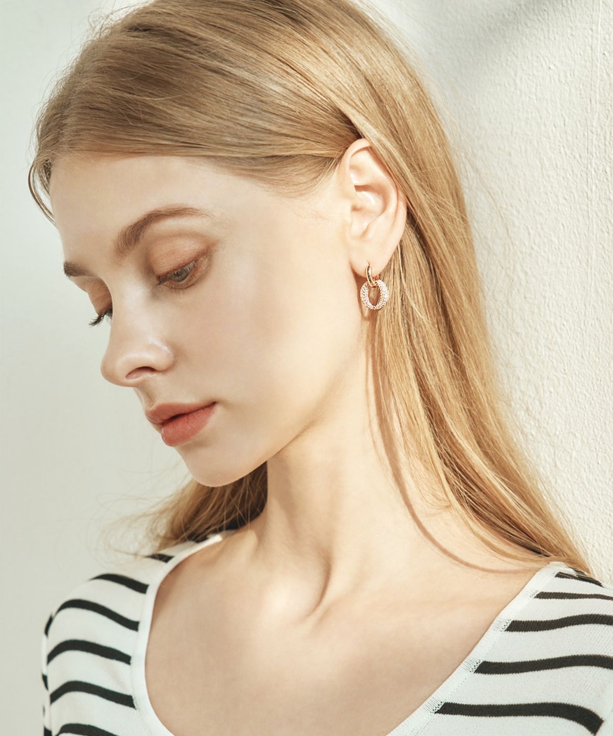 엘르주얼리(ELLEJEWELRY) 14K GF 드레스 블링 원터치 귀걸이 ELGPEE365