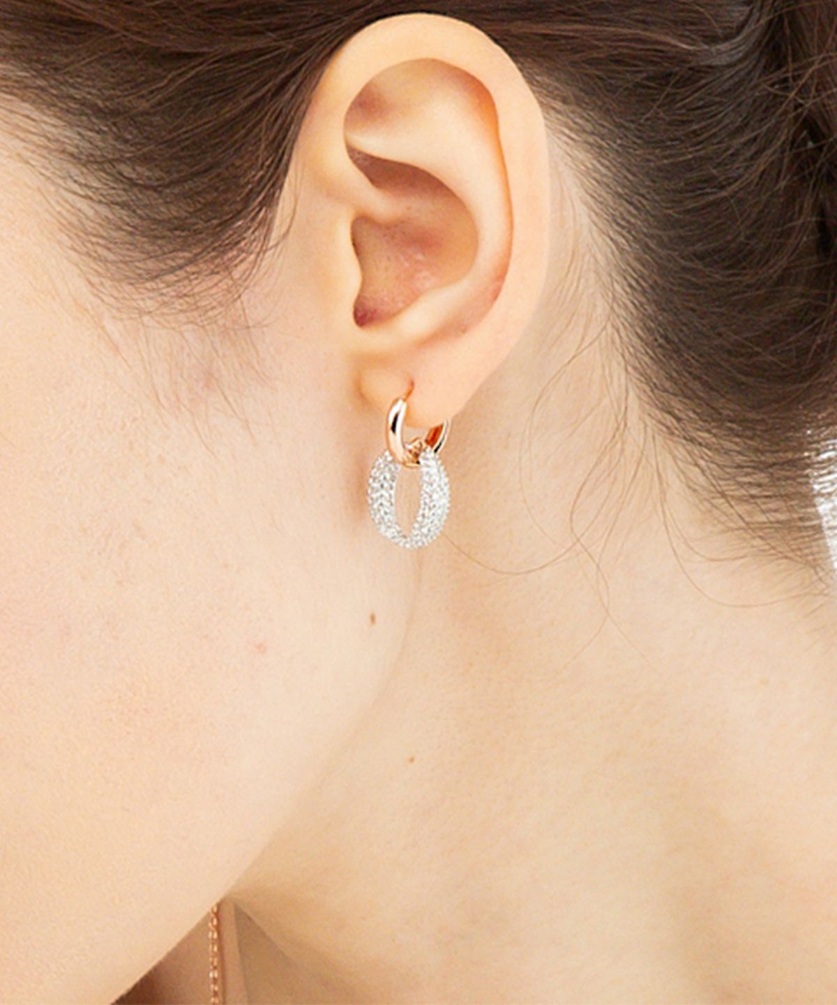 엘르주얼리(ELLEJEWELRY) 14K GF 드레스 화이트 원터치 귀걸이 ELGPEE366