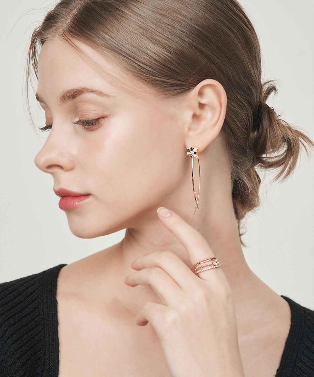 엘르주얼리(ELLEJEWELRY) 플라워 라인 드롭 귀걸이 ELSPEE337