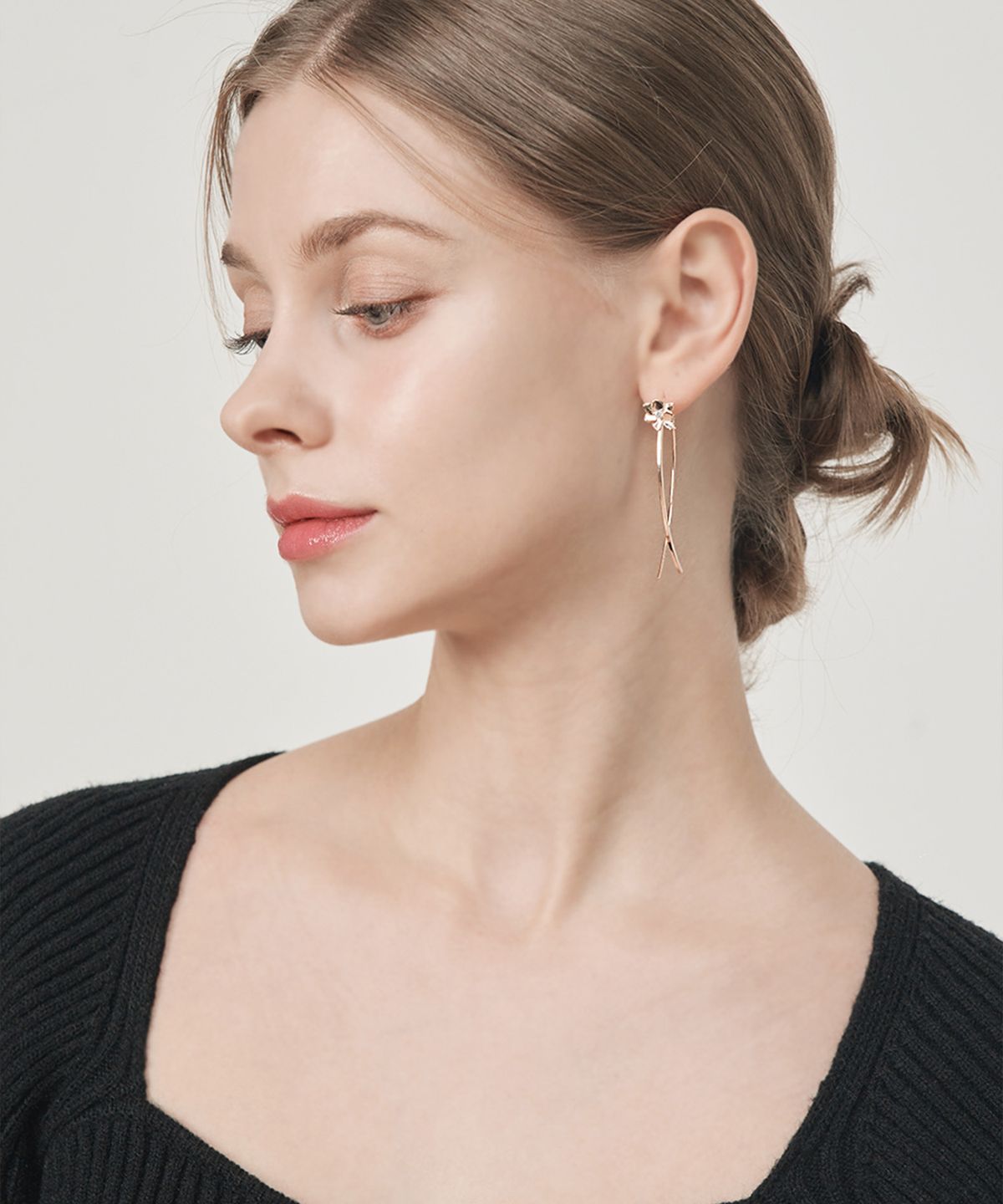 엘르주얼리(ELLEJEWELRY) 플라워 라인 드롭 귀걸이 ELSPEE337