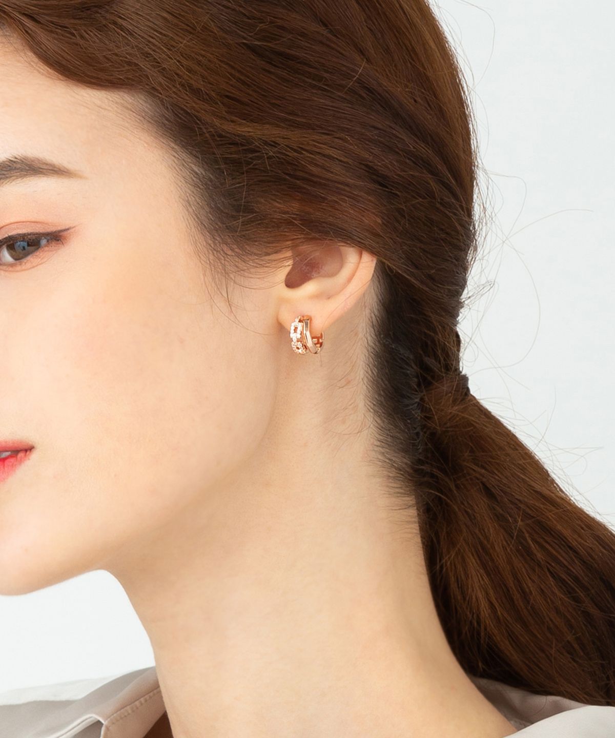 엘르주얼리(ELLEJEWELRY) 14K GF 체인 라인 원터치 귀걸이 ELGPEE311