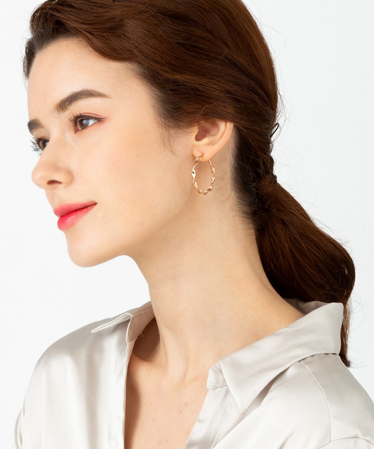 엘르주얼리(ELLEJEWELRY) 14K GF 꼬임 귀걸이 ELGPEE298