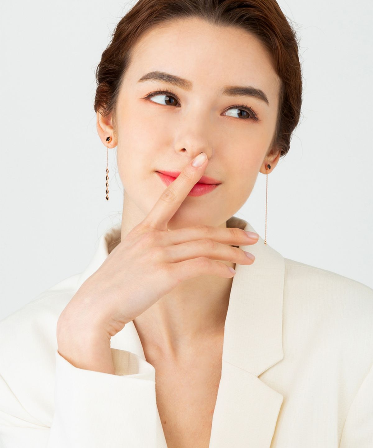 엘르주얼리(ELLEJEWELRY) 14K GF 블랙 포인트 귀걸이 ELGPEE168