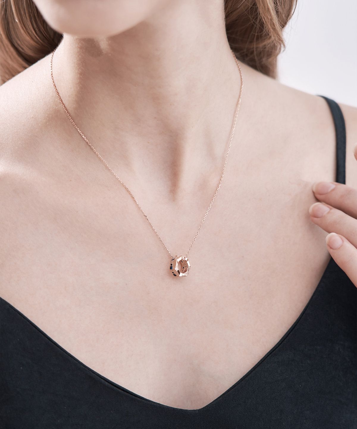 엘르주얼리(ELLEJEWELRY) 큐빅 포인트 목걸이 ELBRNN204