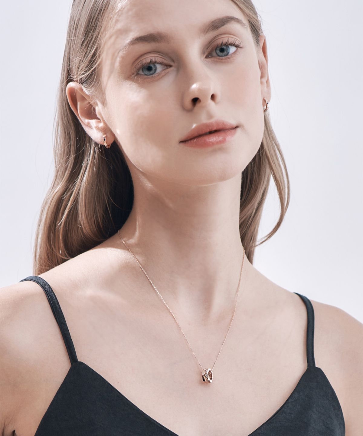 엘르주얼리(ELLEJEWELRY) 큐빅 포인트 목걸이 ELBRNN204