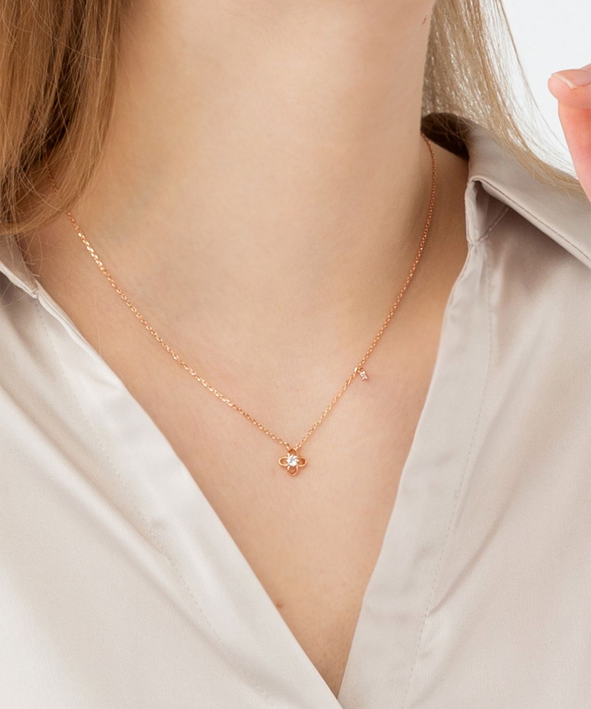 엘르주얼리(ELLEJEWELRY) 크로바 플라워 목걸이 ELBRNN157