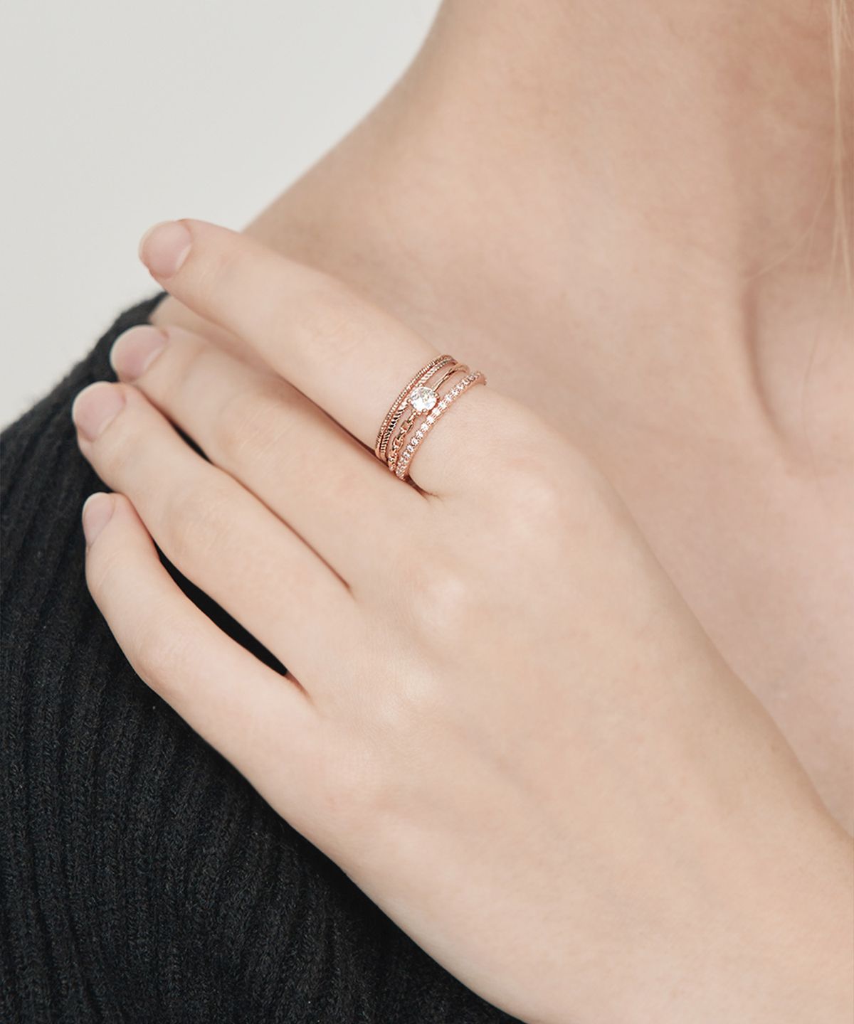 엘르주얼리(ELLEJEWELRY) 큐빅 포인트 4종 레이어드 반지 ELBRWR128