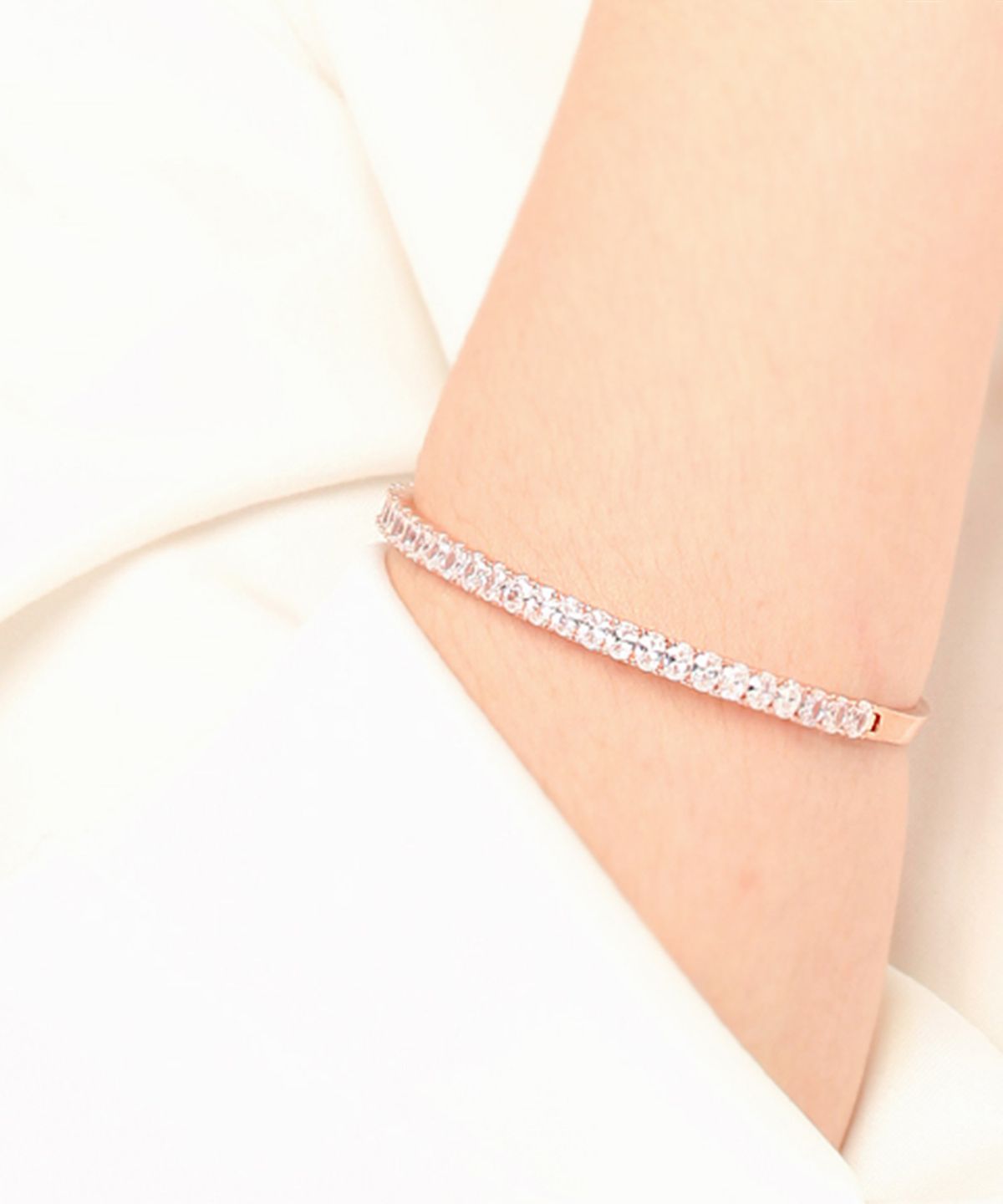 엘르주얼리(ELLEJEWELRY) 큐빅 포인트 뱅글 팔찌 ELBRBB048