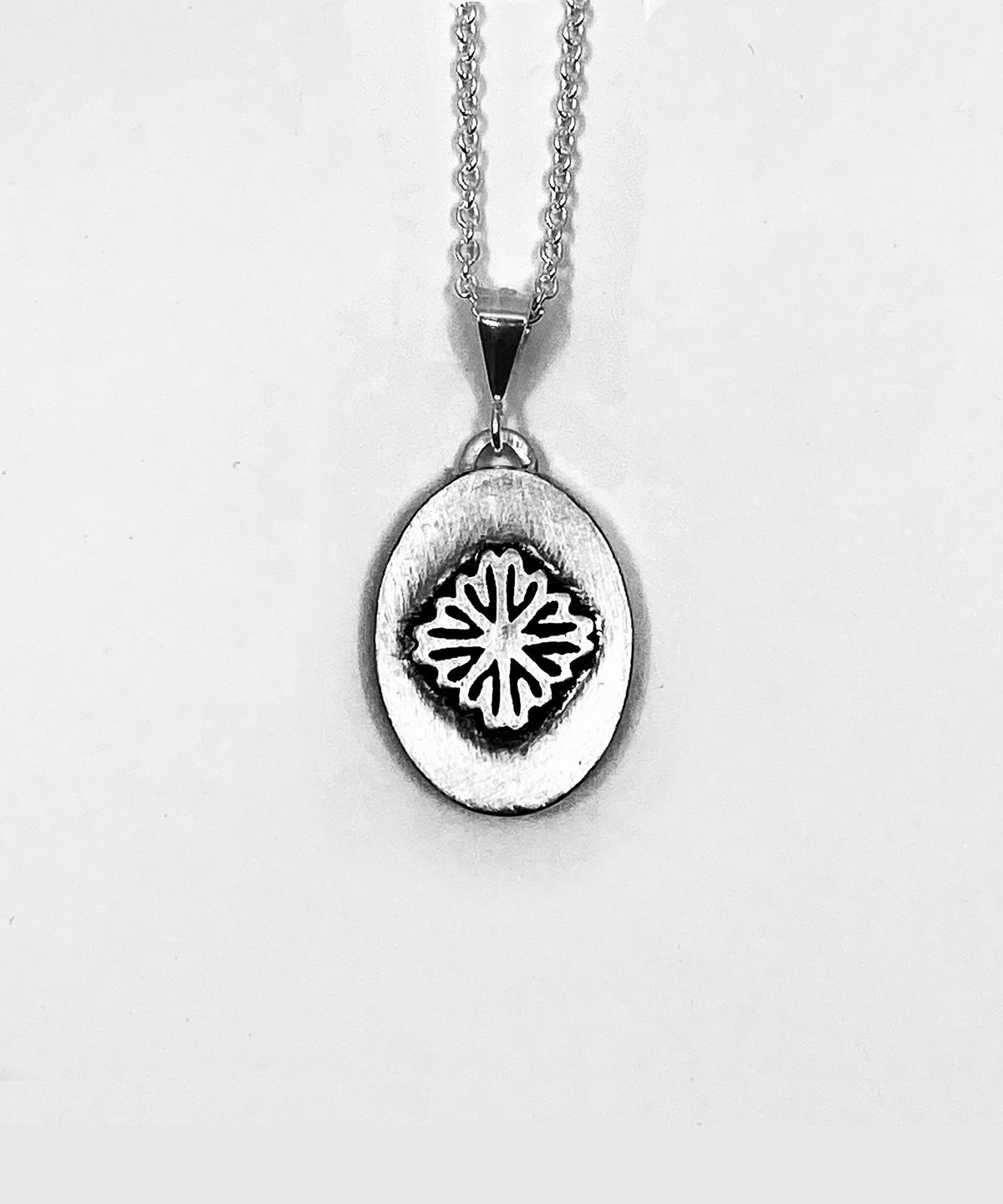 외사랑(OESALANG) CLOVER Protect 목걸이 Matte (Thin necklace)