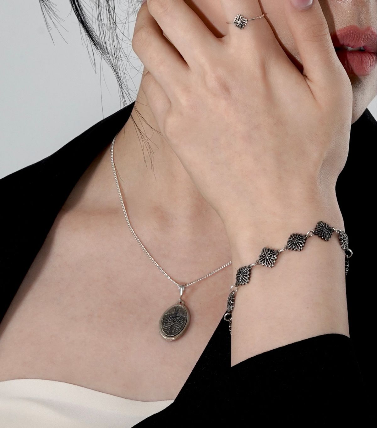 외사랑(OESALANG) CLOVER Protect 목걸이 Matte (Thin necklace)