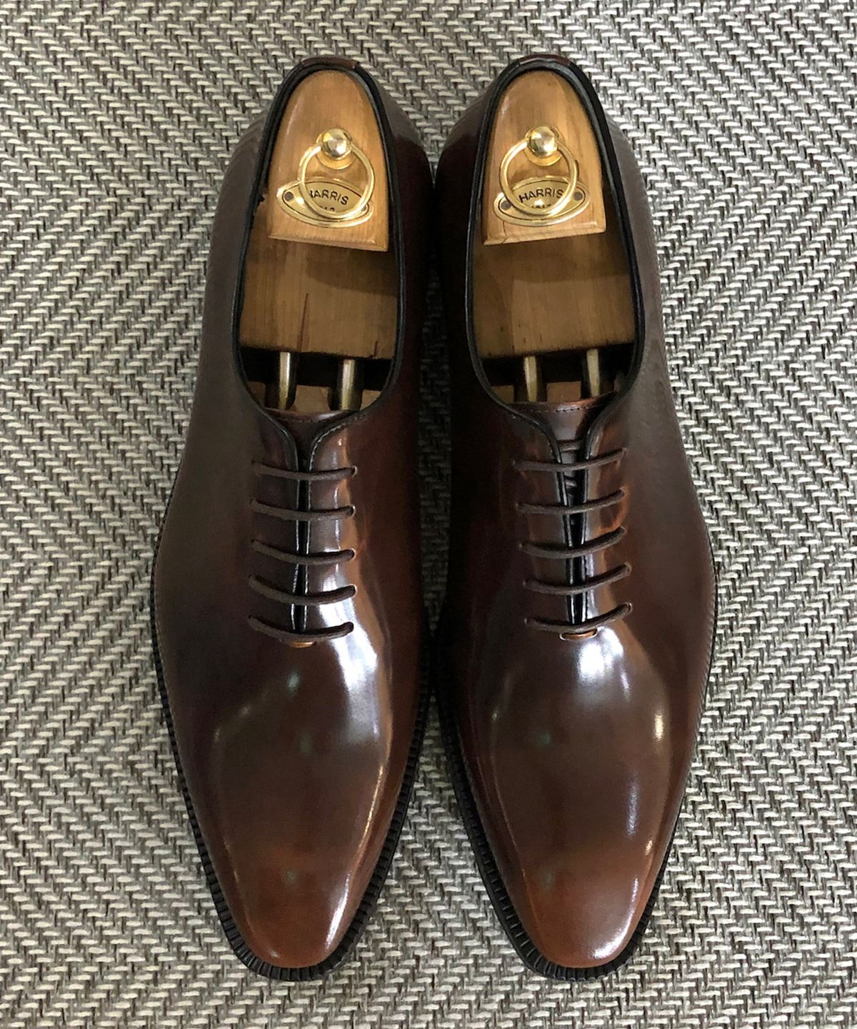 조앤슈(JOENSHOE) 해리스 홀컷 옥스퍼드 브라운아도방