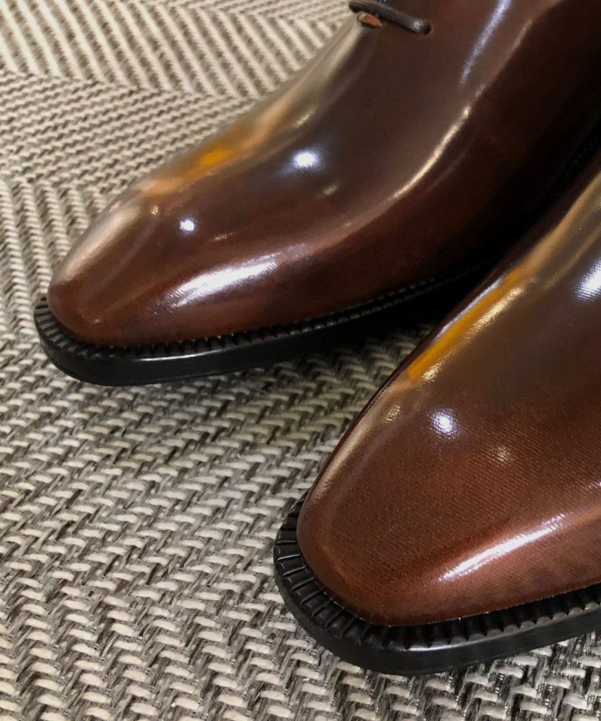 조앤슈(JOENSHOE) 해리스 홀컷 옥스퍼드 브라운아도방