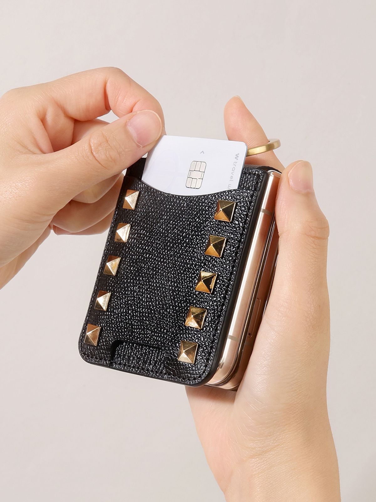디자인스킨(DESIGNSKIN) 갤럭시Z플립6 링 그립 포켓 케이스 ver.2 - 스터드 블랙