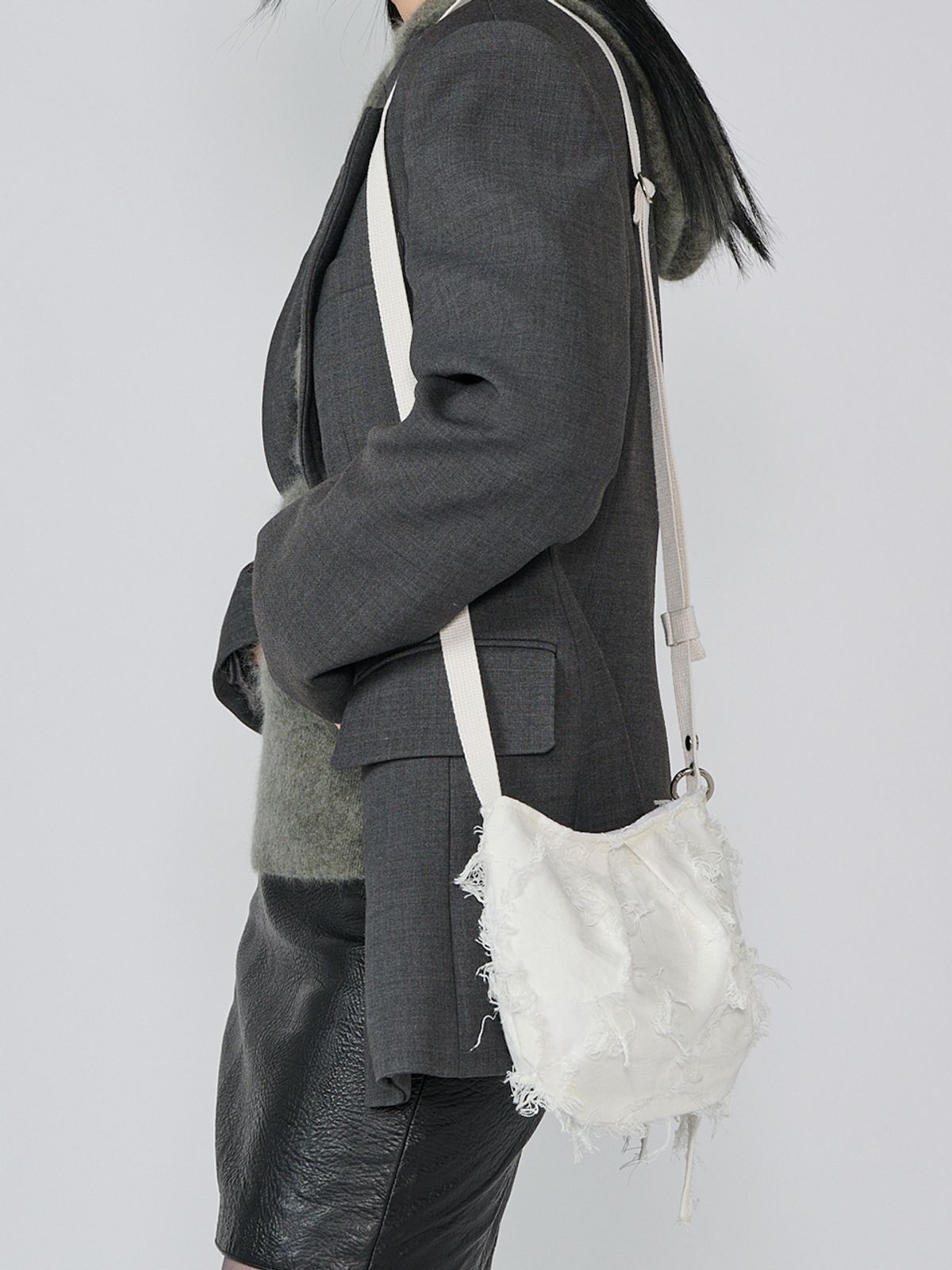 던팩토리(DAWN FACTORY) BUDDY BAG FEATHER WHITE 버디백 페더 화이트