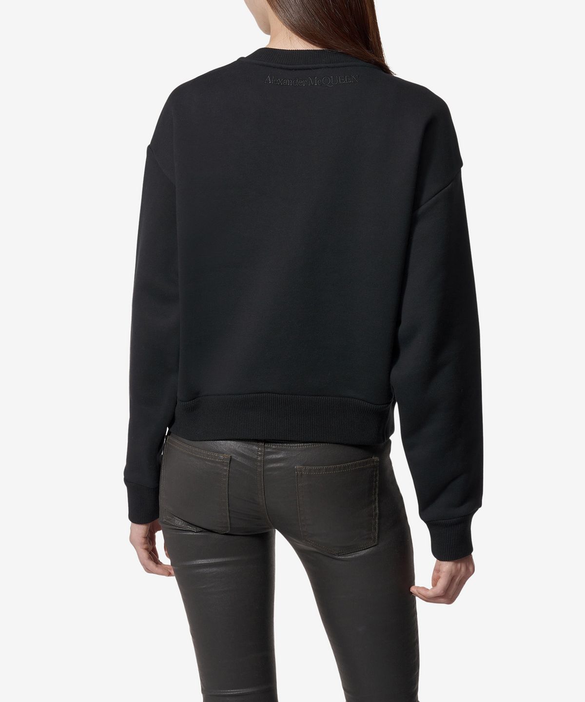 알렉산더 맥퀸(ALEXANDER McQUEEN) 슬래시 디테일 맨투맨 - 블랙 / 794769QLAC81000