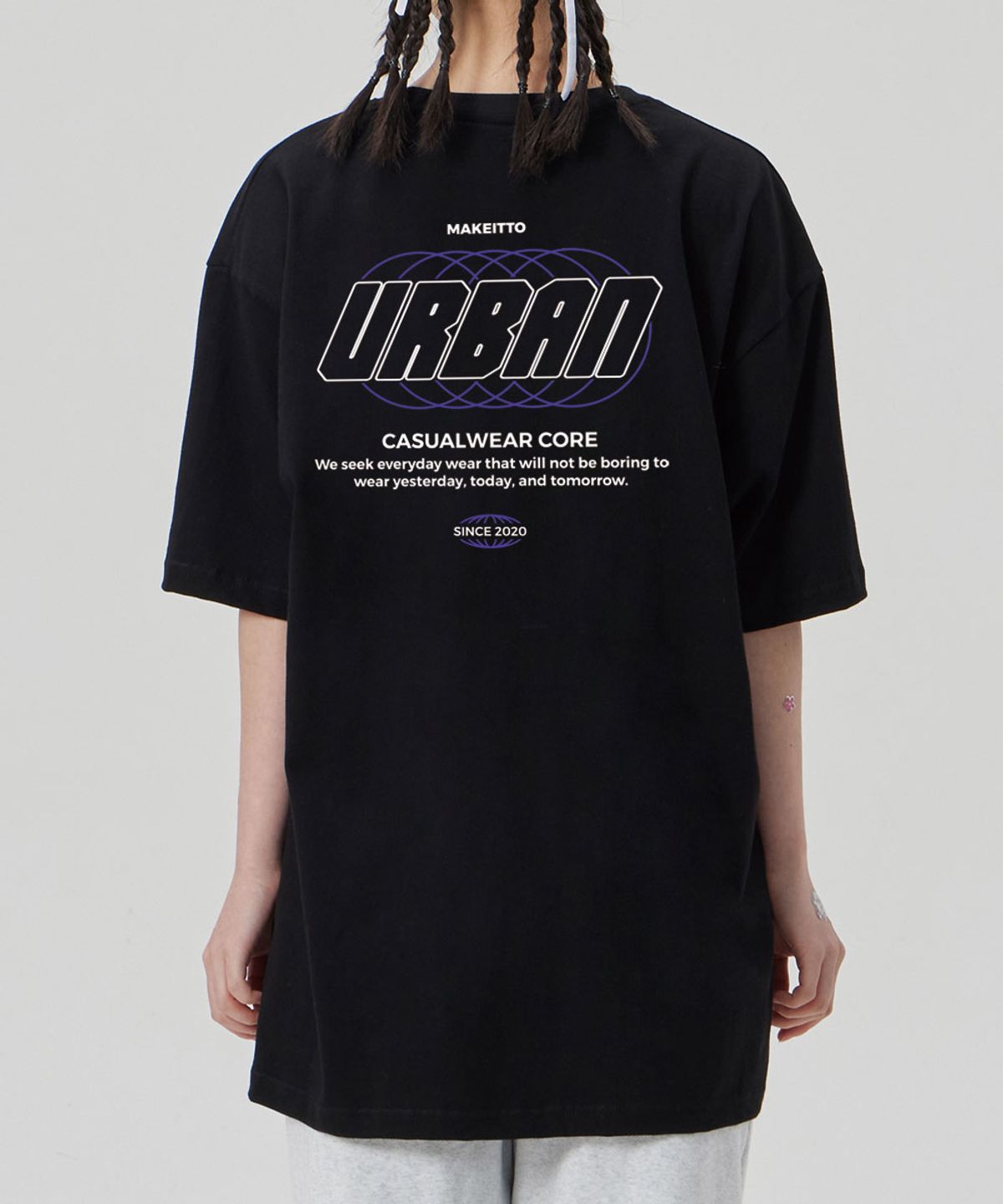 메이킷투(MAKEITTO) [URBAN LETTERING] CREW NECK TEE_BLACK