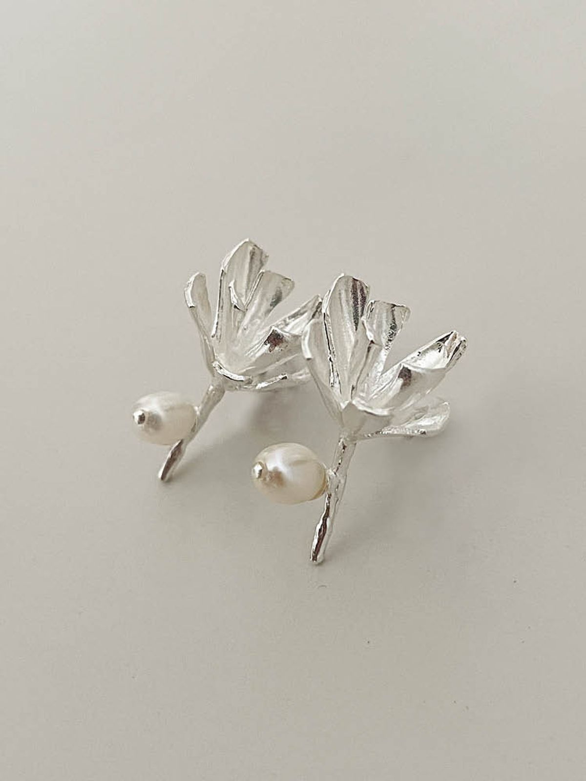 엘리오나(ELYONA) une fluer earrings 실버꽃 진주귀걸이